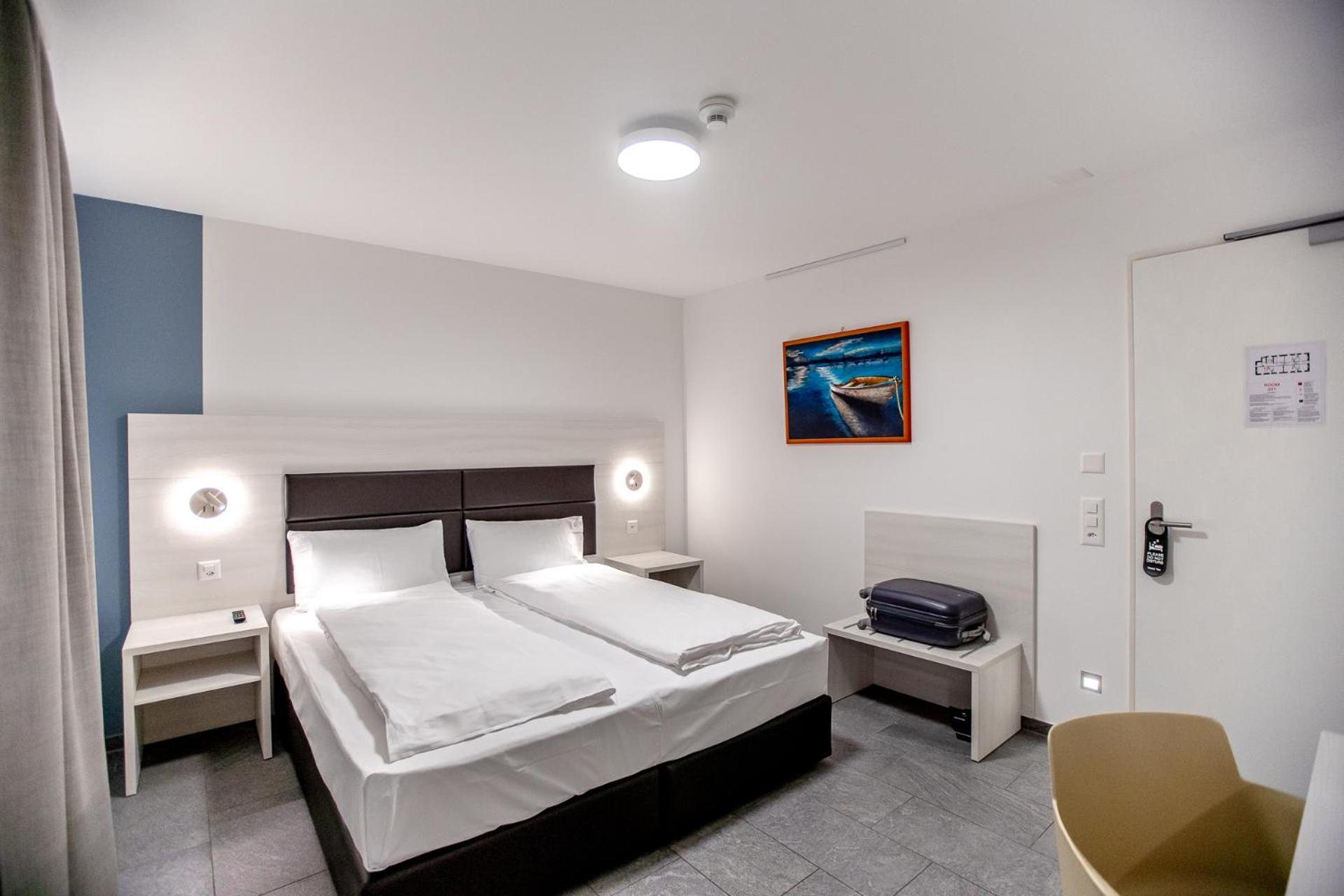 Miralago Locarno Easy Rooms Muralto Quarto foto