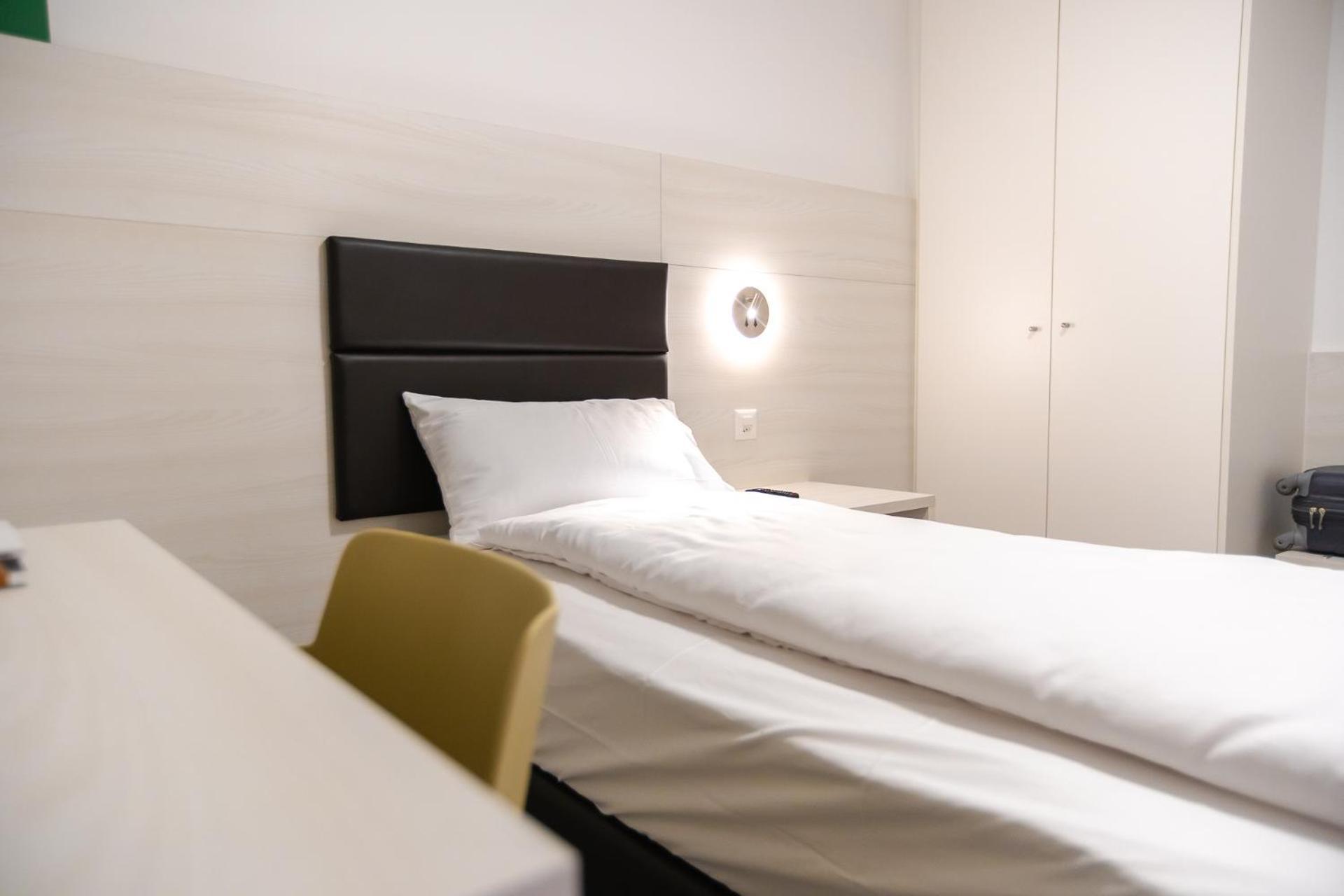 Miralago Locarno Easy Rooms Muralto Quarto foto