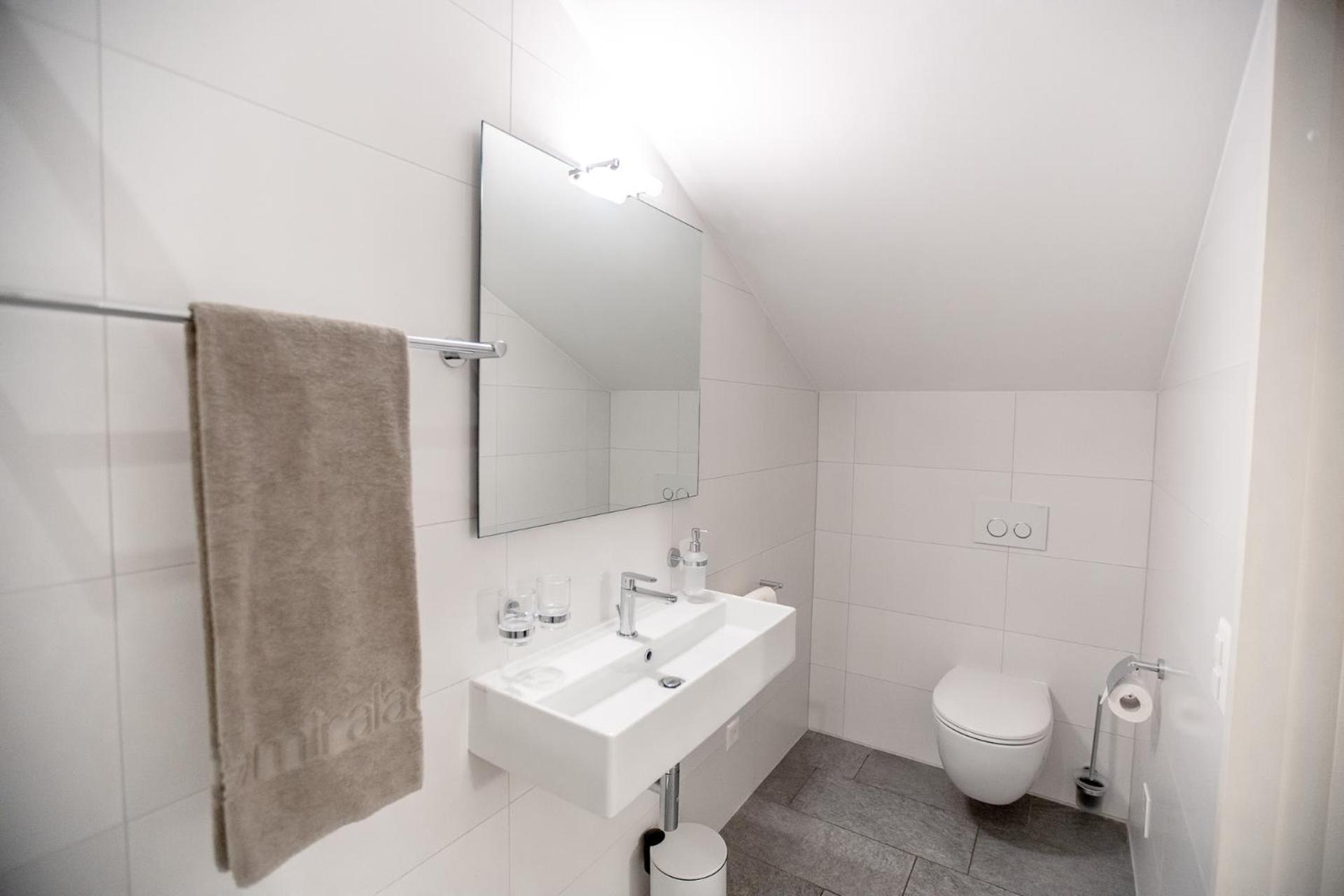 Miralago Locarno Easy Rooms Muralto Quarto foto