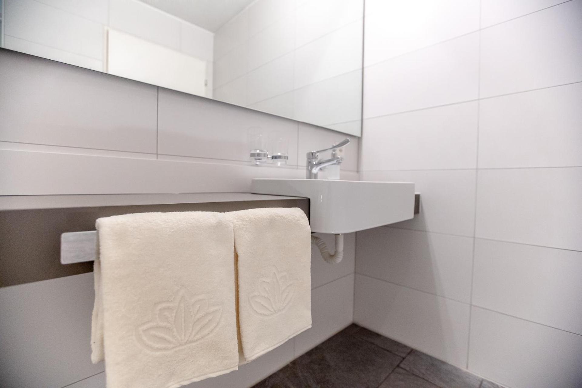 Miralago Locarno Easy Rooms Muralto Quarto foto